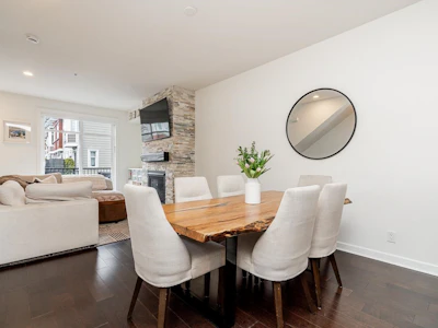 44-8068 207 Street - 4