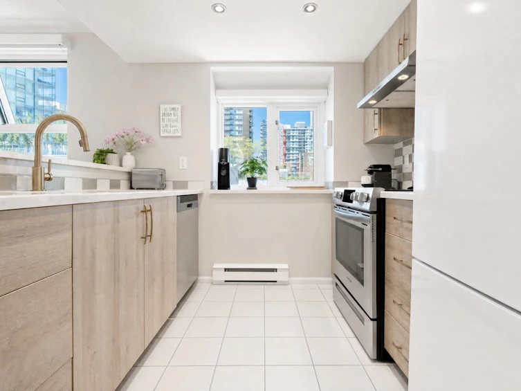 B901-1331 Homer Street, Vancouver, BC, V6B 5M5 - 11