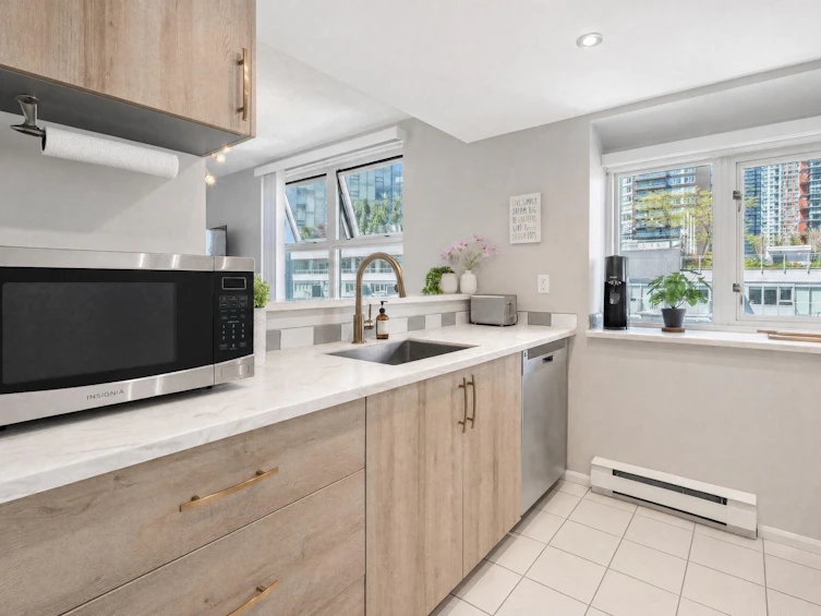 B901-1331 Homer Street, Vancouver, BC, V6B 5M5 - 13