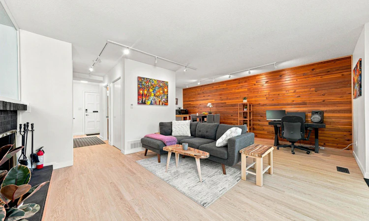 877 Old Lillooet Road
