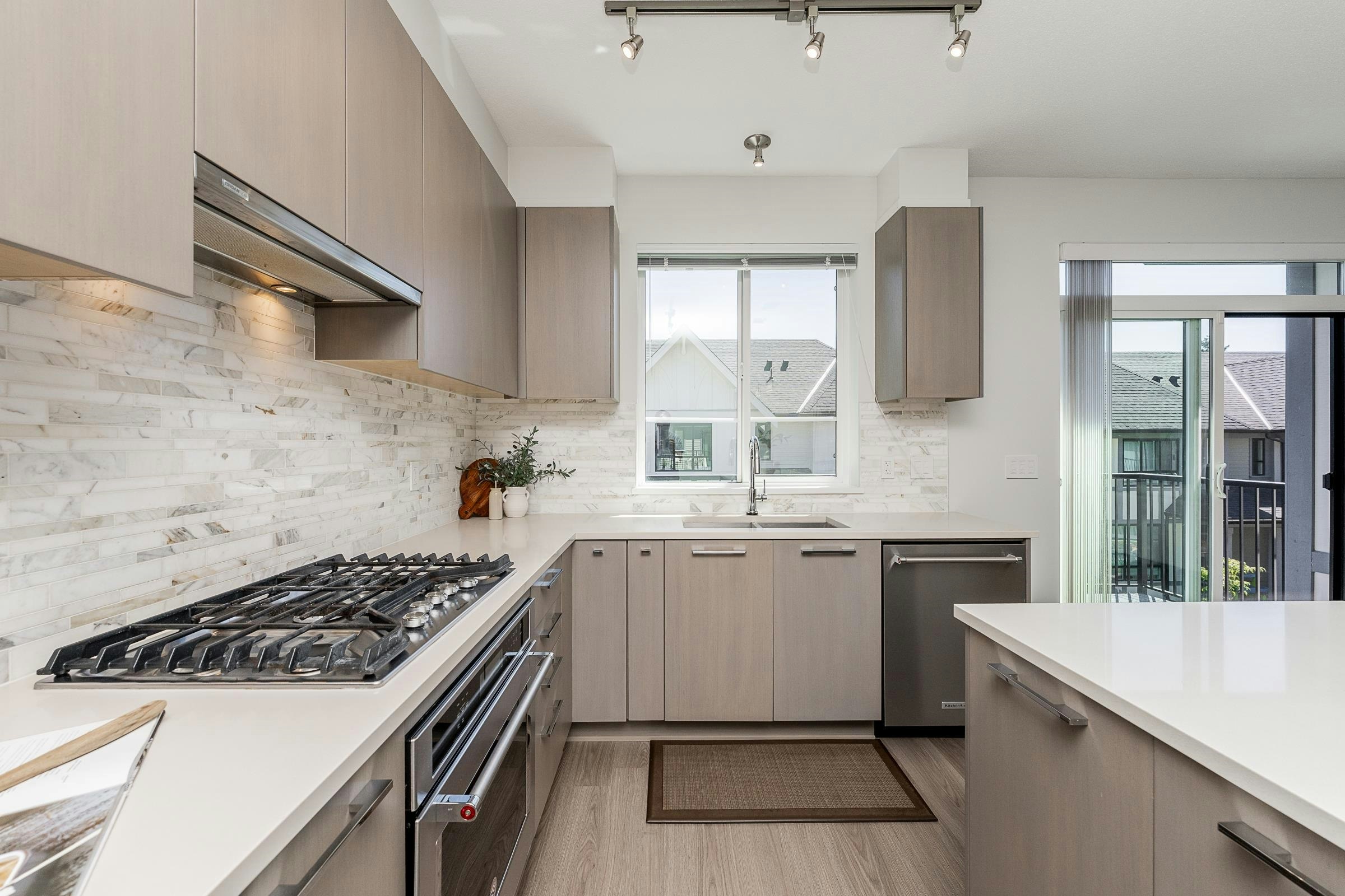 108-3500 Burke Village Promenade, Coquitlam, BC, V3E 0N2 - 10