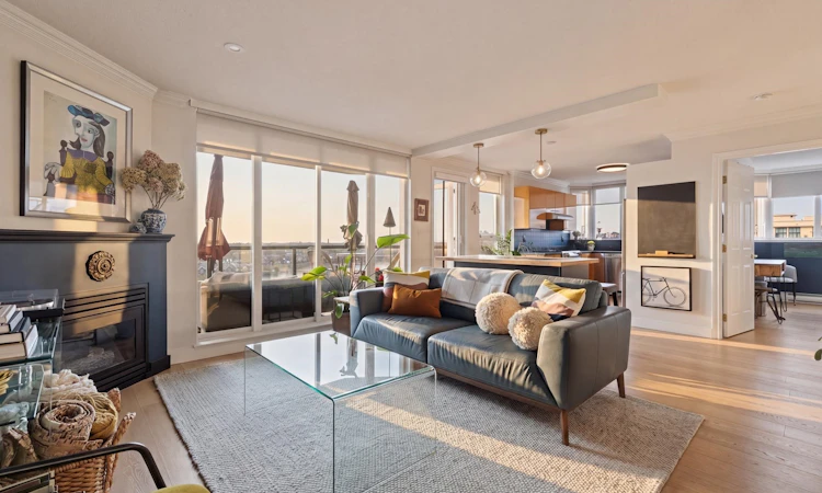 1208-10 Laguna Court