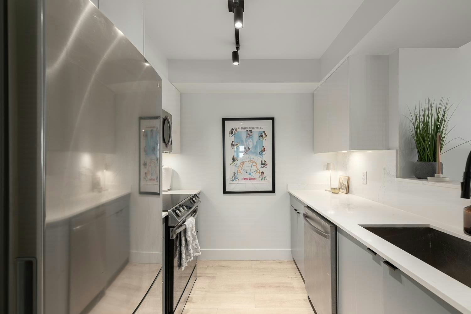 203-2272 Dundas Street, Vancouver, BC, V5L 1J8 - 7