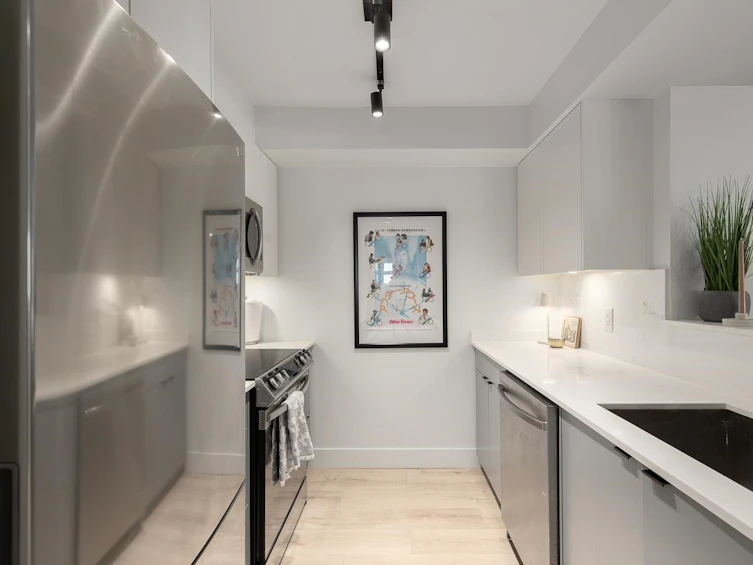 203-2272 Dundas Street, Vancouver, BC, V5L 1J8 - 7