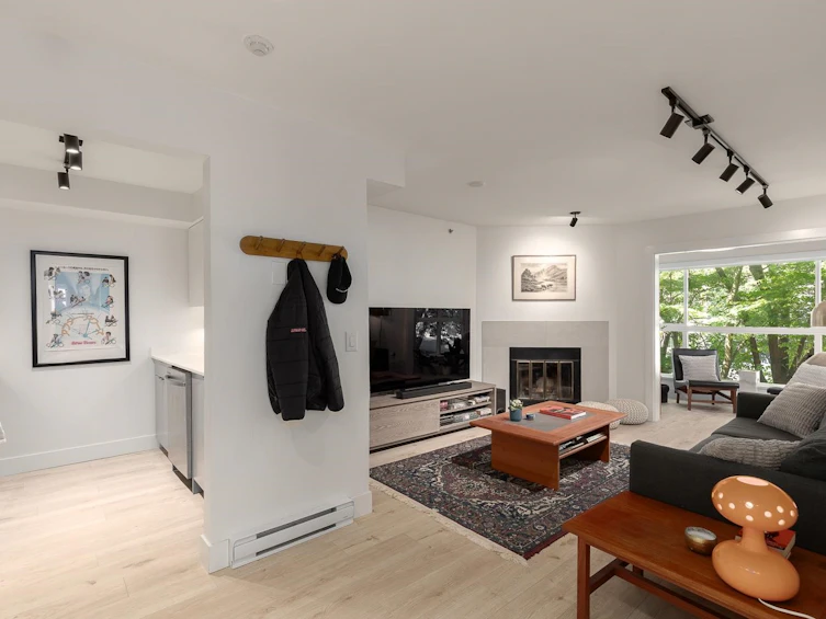 203-2272 Dundas Street, Vancouver, BC, V5L 1J8 - 2
