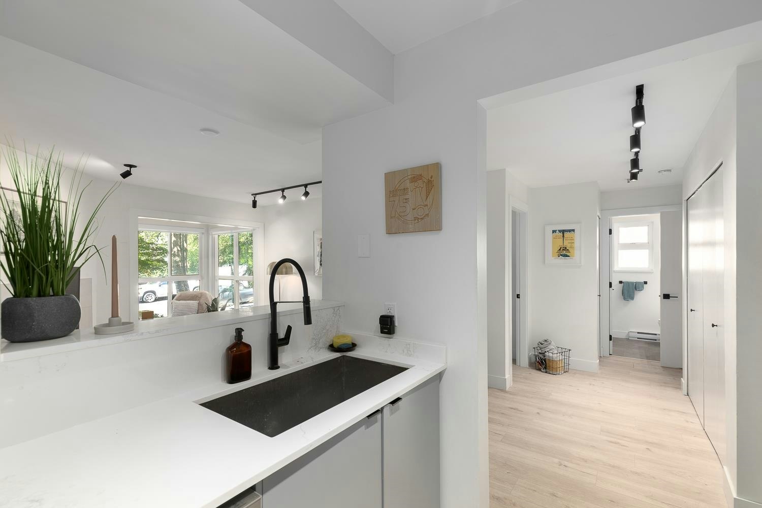 203-2272 Dundas Street, Vancouver, BC, V5L 1J8 - 9