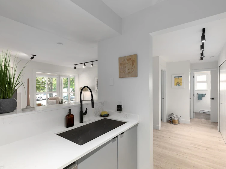 203-2272 Dundas Street, Vancouver, BC, V5L 1J8 - 9
