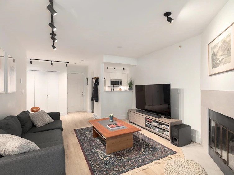 203-2272 Dundas Street, Vancouver, BC, V5L 1J8 - 3