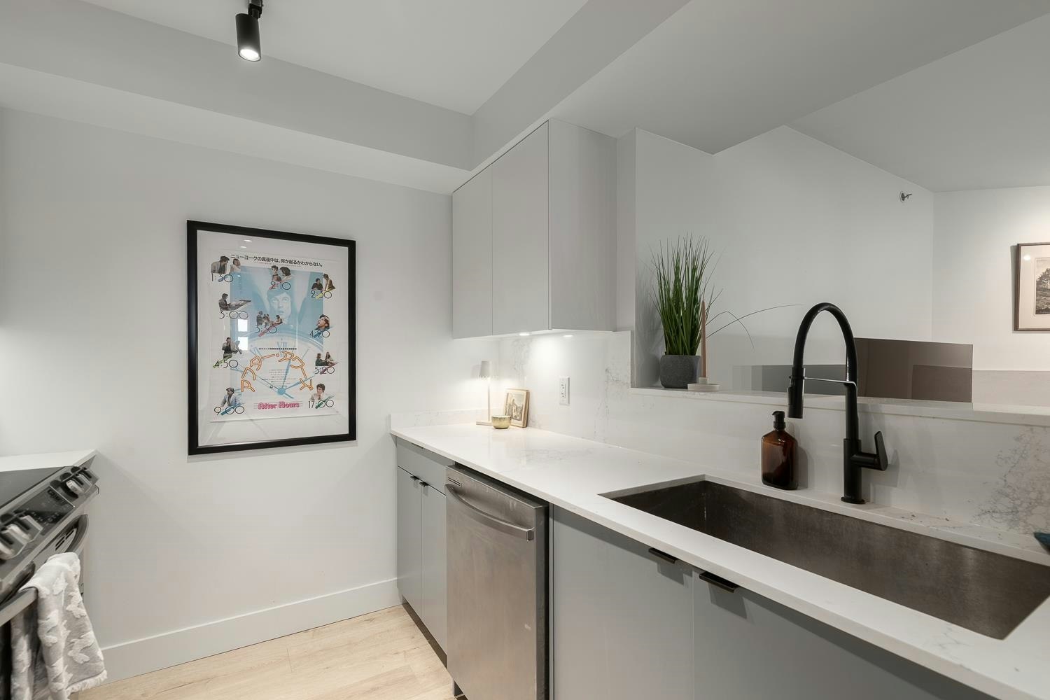 203-2272 Dundas Street, Vancouver, BC, V5L 1J8 - 8