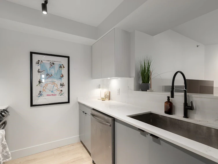 203-2272 Dundas Street, Vancouver, BC, V5L 1J8 - 8