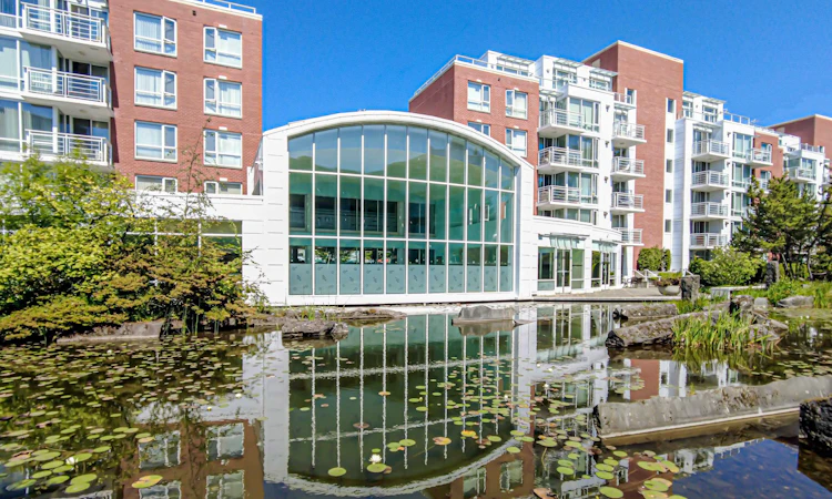 212-688 Fairchild Road