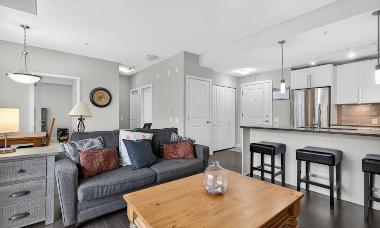 312-14358 60 Avenue