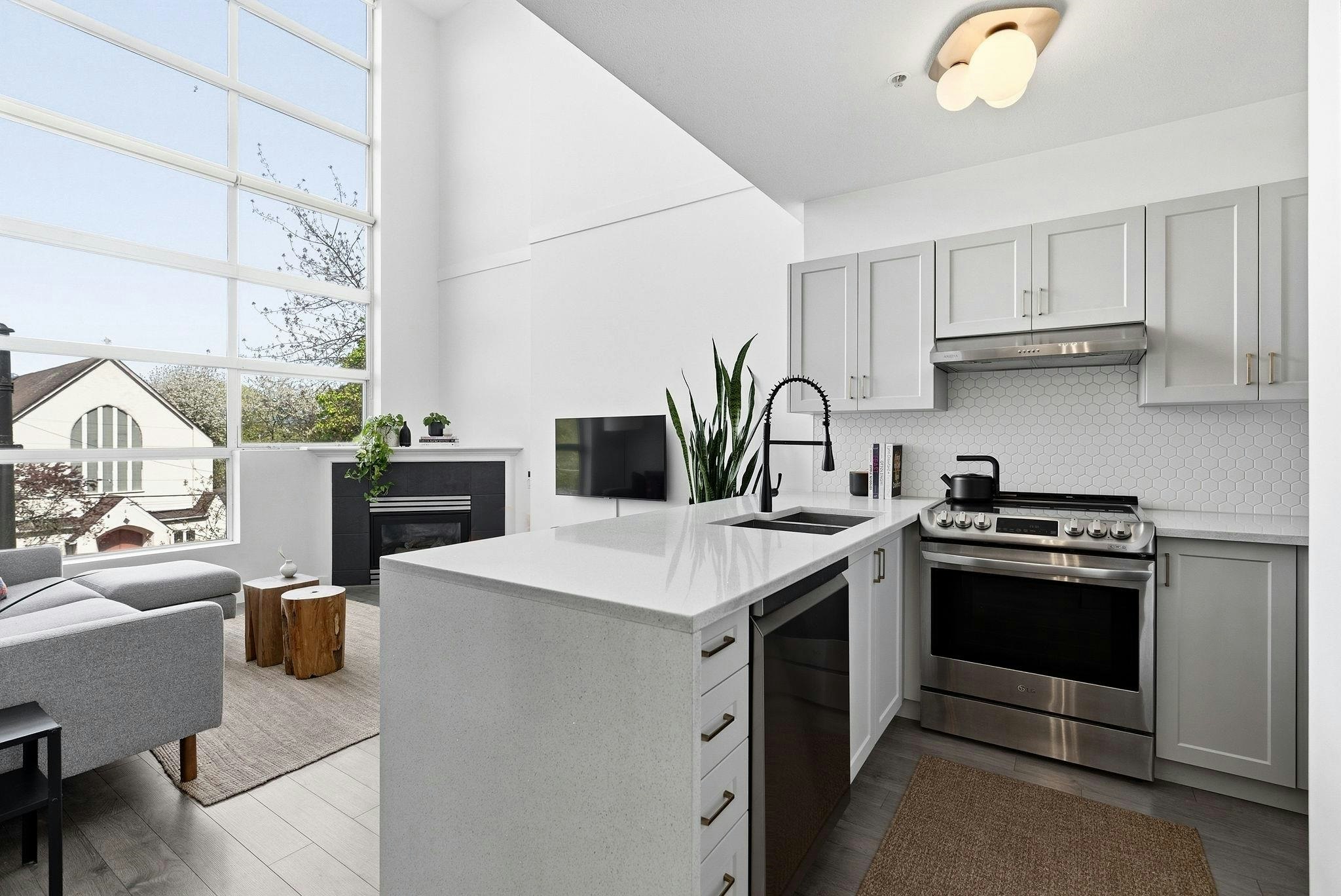 327-418 E Broadway Street, Vancouver, BC, V5T 1X2