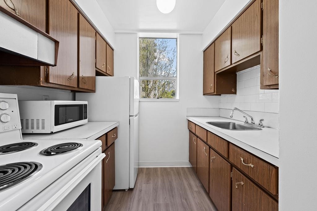 203-1250 Burnaby Street, Vancouver, BC, V6E 1P5 - 7