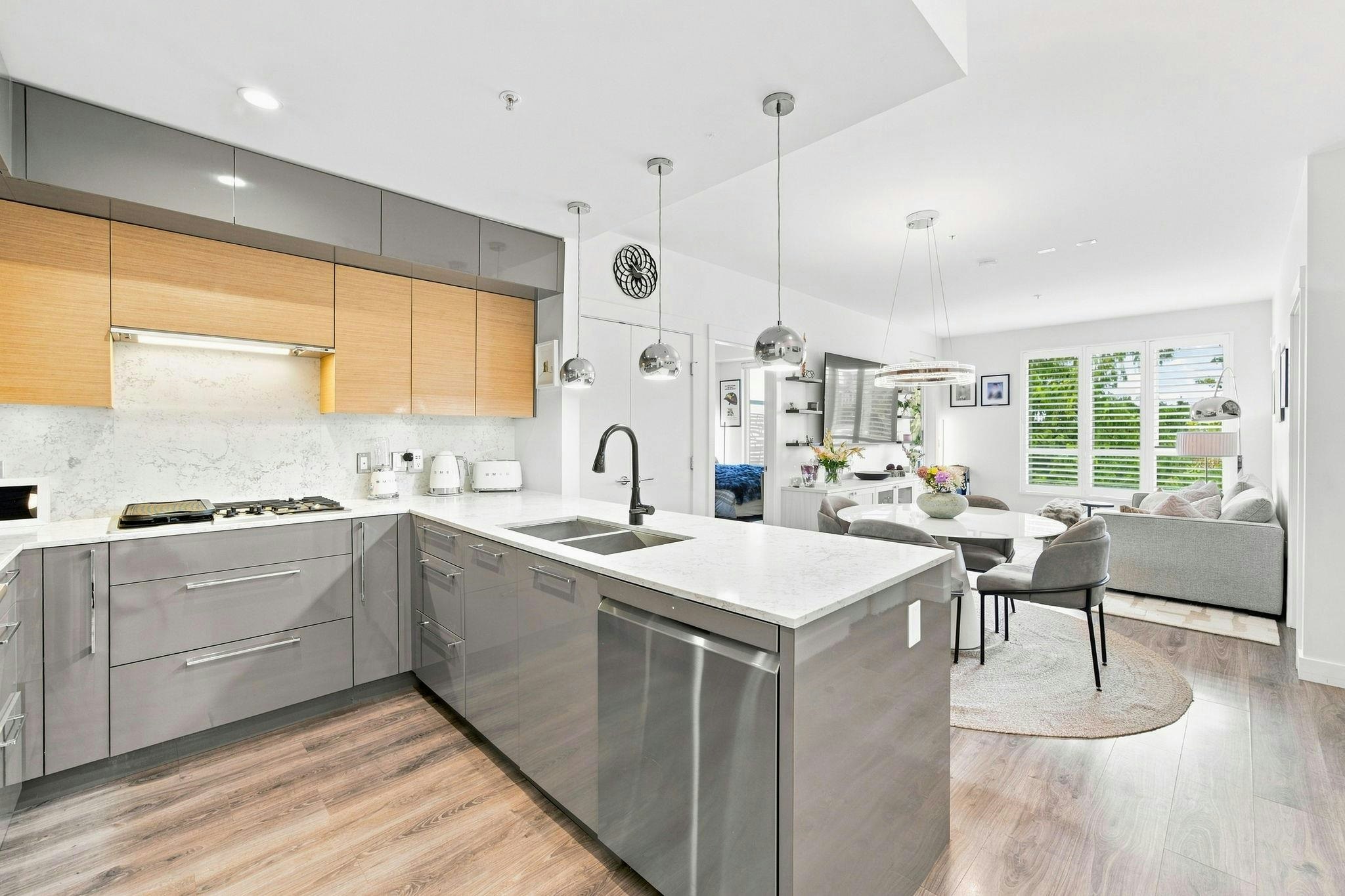401-1327 Draycott Road, North Vancouver, BC, V7J 1W1