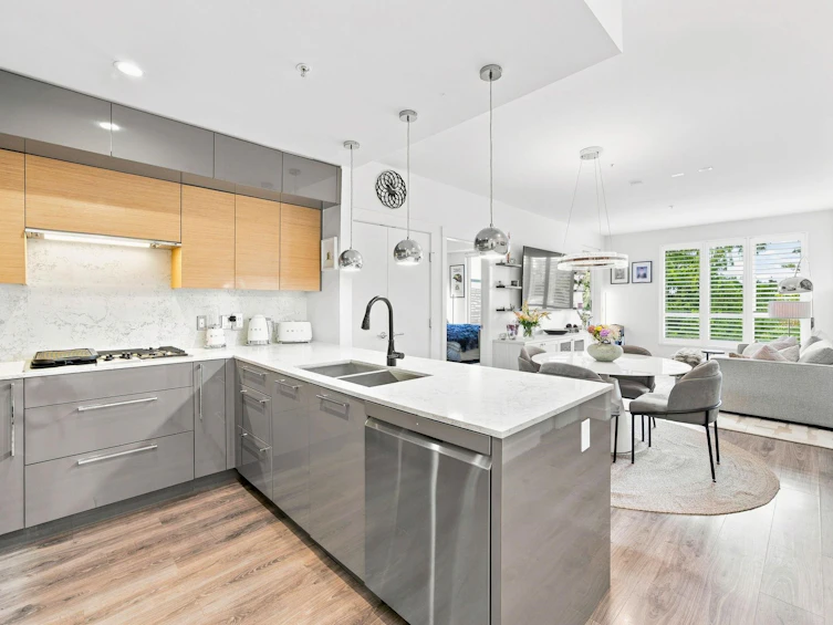 401-1327 Draycott Road, North Vancouver, BC, V7J 1W1