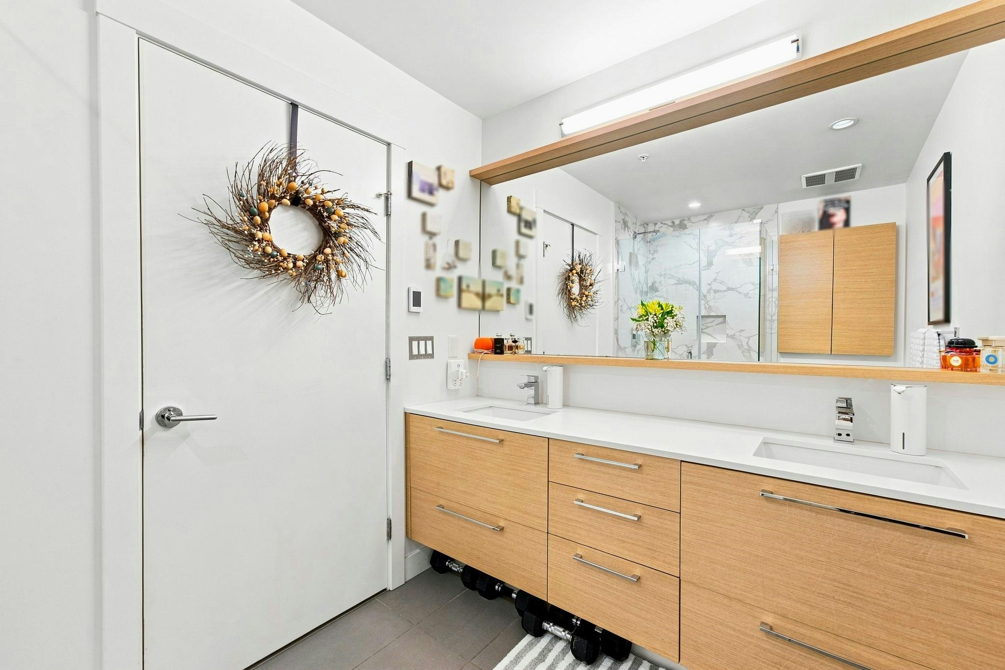401-1327 Draycott Road, North Vancouver, BC, V7J 1W1 - 16