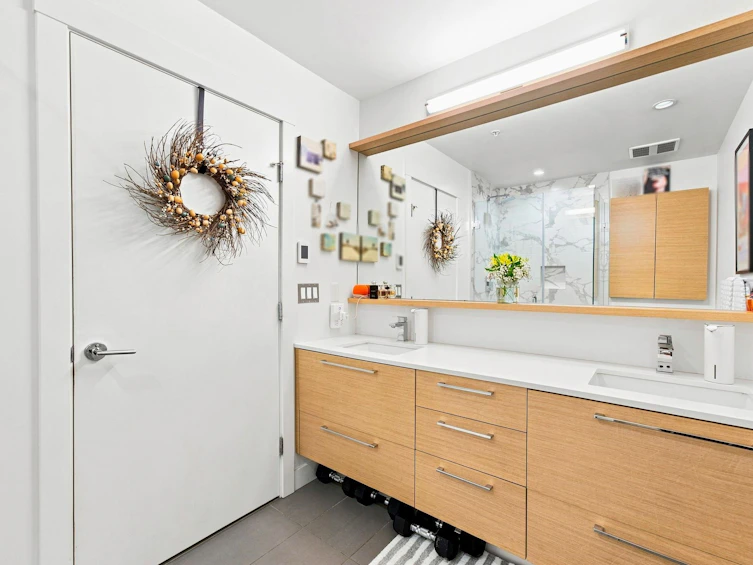 401-1327 Draycott Road, North Vancouver, BC, V7J 1W1 - 16