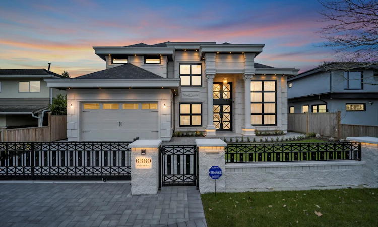 6360 Nadine Crescent