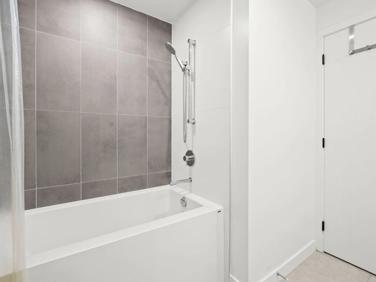 107-650 E 2nd Street, North Vancouver, BC, V7L 1E3 - 18