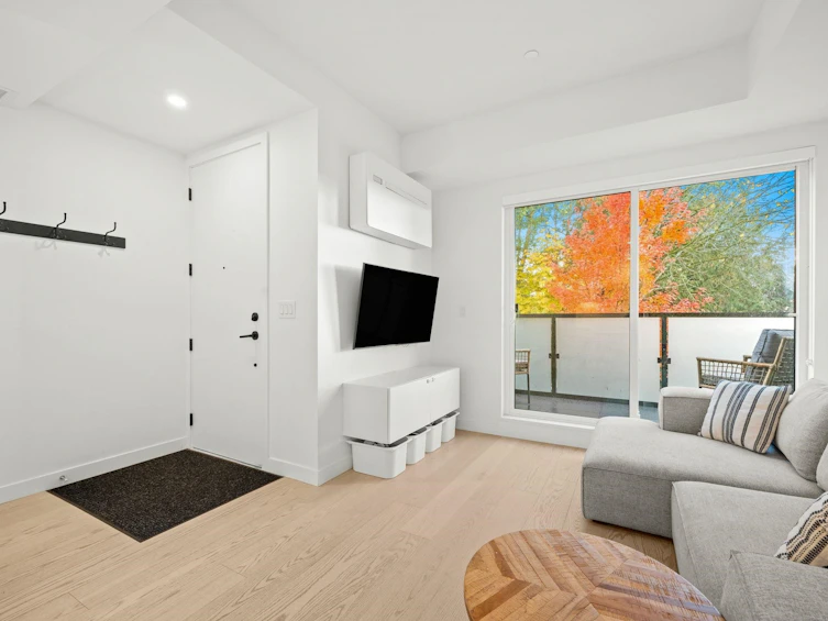 107-650 E 2nd Street, North Vancouver, BC, V7L 1E3 - 5
