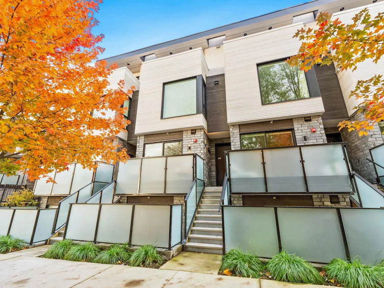 107-650 E 2nd Street, North Vancouver, BC, V7L 1E3