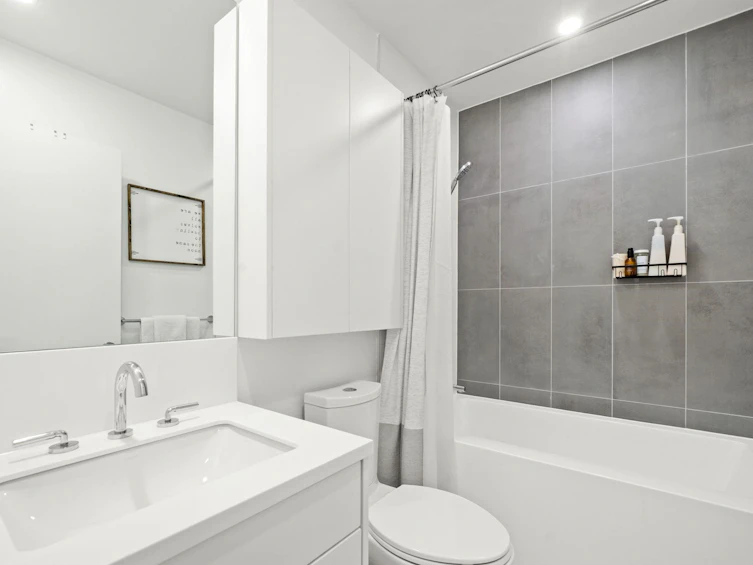 107-650 E 2nd Street, North Vancouver, BC, V7L 1E3 - 19