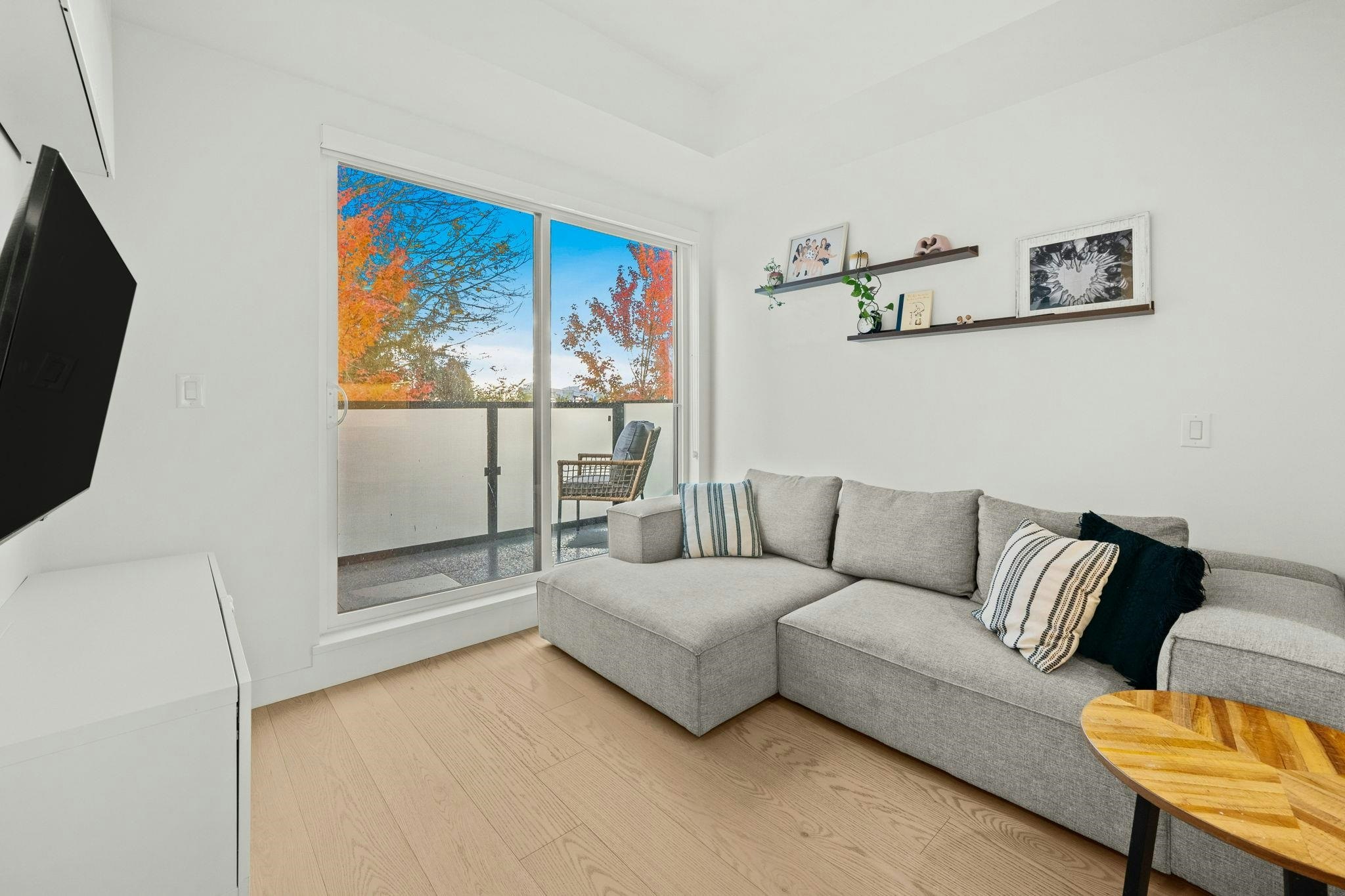 107-650 E 2nd Street, North Vancouver, BC, V7L 1E3 - 9