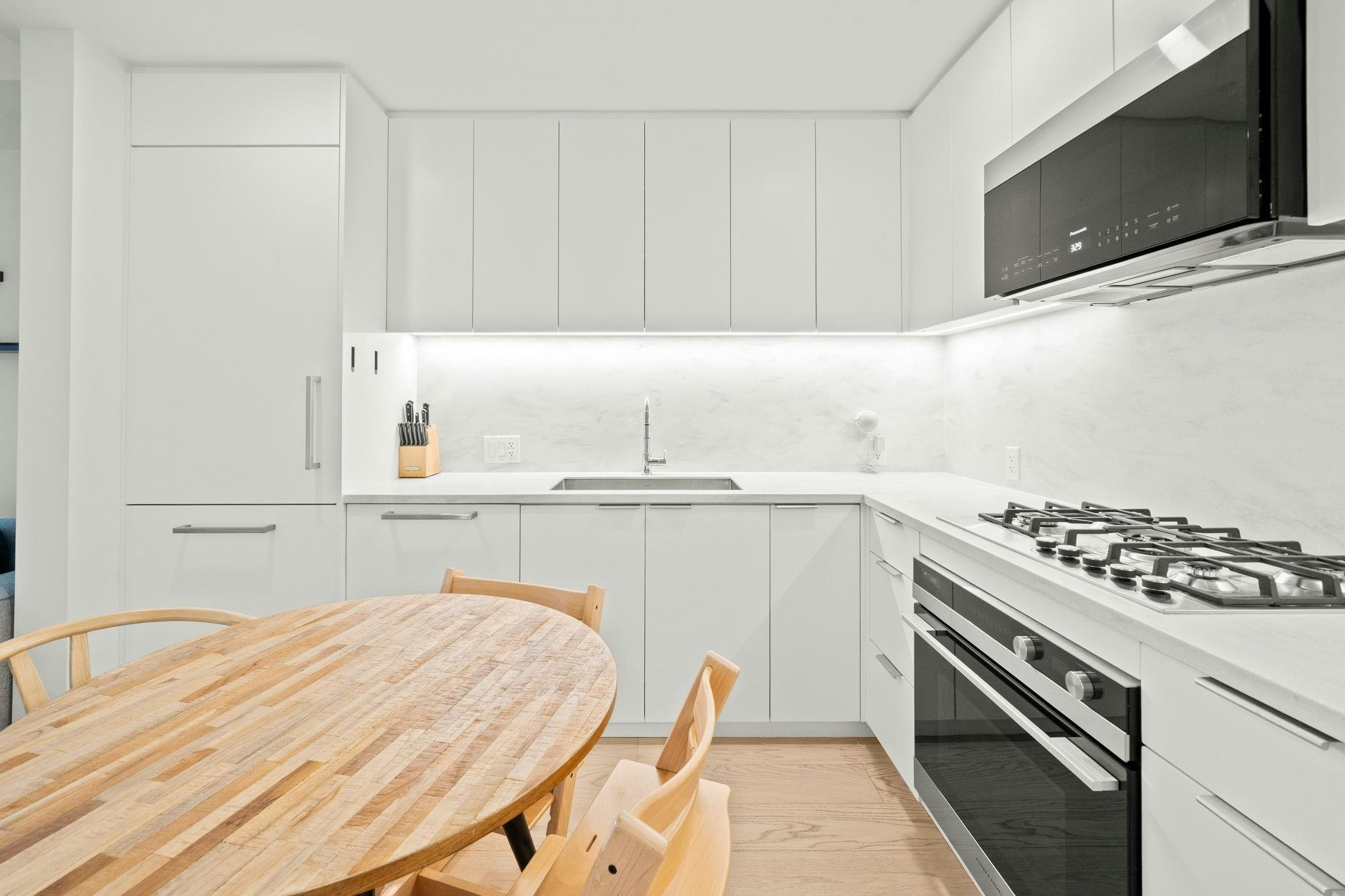 107-650 E 2nd Street, North Vancouver, BC, V7L 1E3 - 12