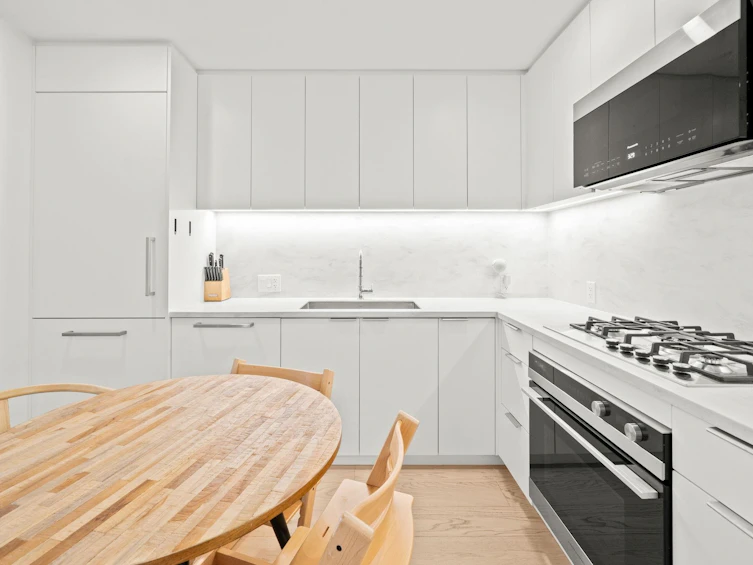107-650 E 2nd Street, North Vancouver, BC, V7L 1E3 - 12
