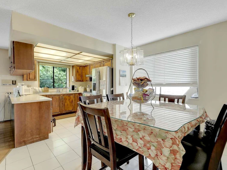 9012 145a Street, Surrey, BC, V3R 7Y4 - 10