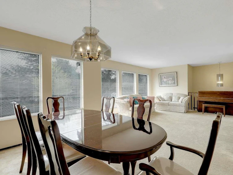 9012 145a Street, Surrey, BC, V3R 7Y4 - 9