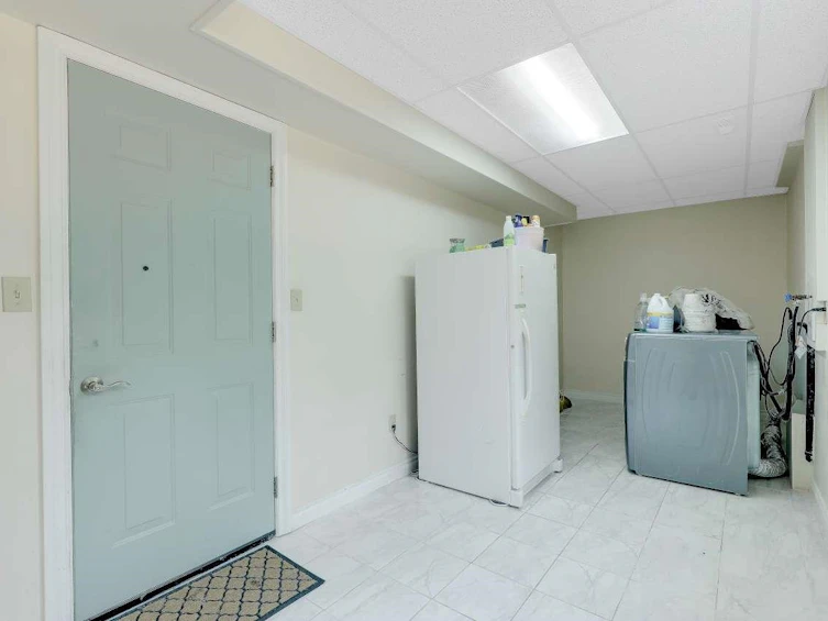 9012 145a Street, Surrey, BC, V3R 7Y4 - 31