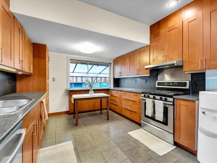 360 Keith Road, West Vancouver, BC, V7T 1L7 - 5