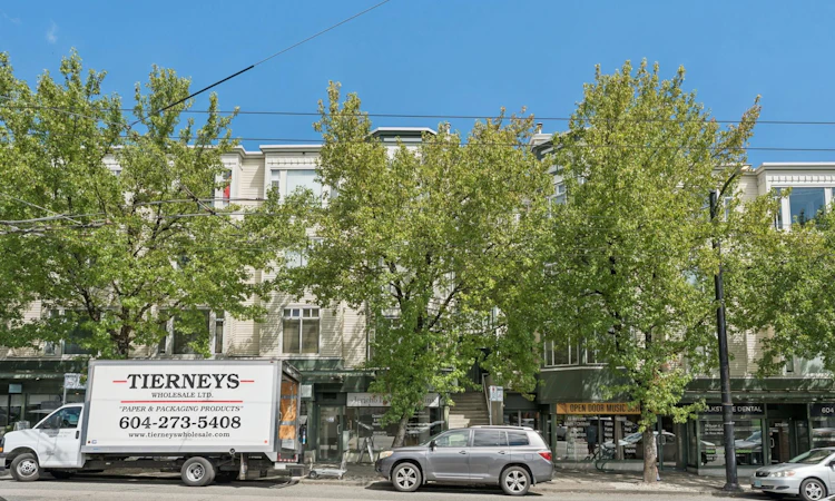 410-3727 W 10th Avenue