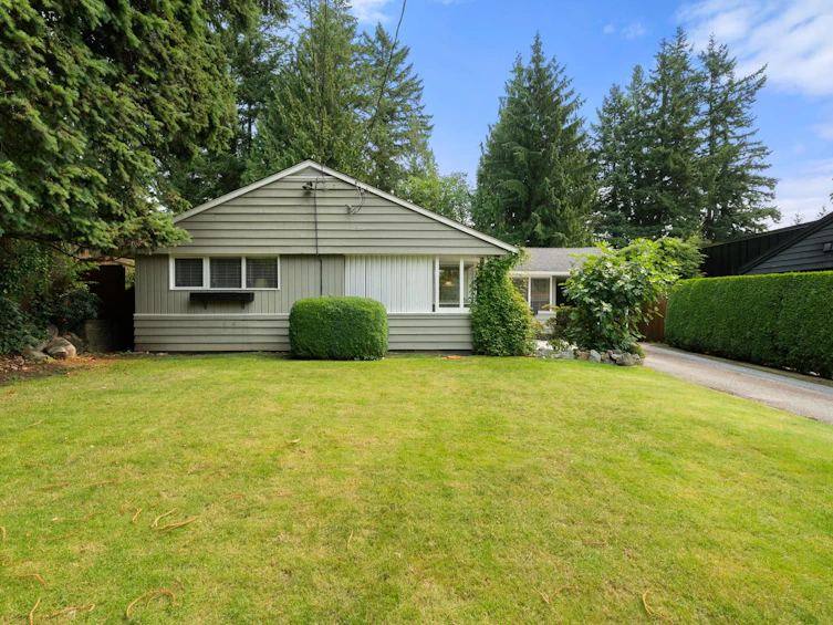 3046 Princess Avenue, North Vancouver, BC, V7N 2C8 - 2