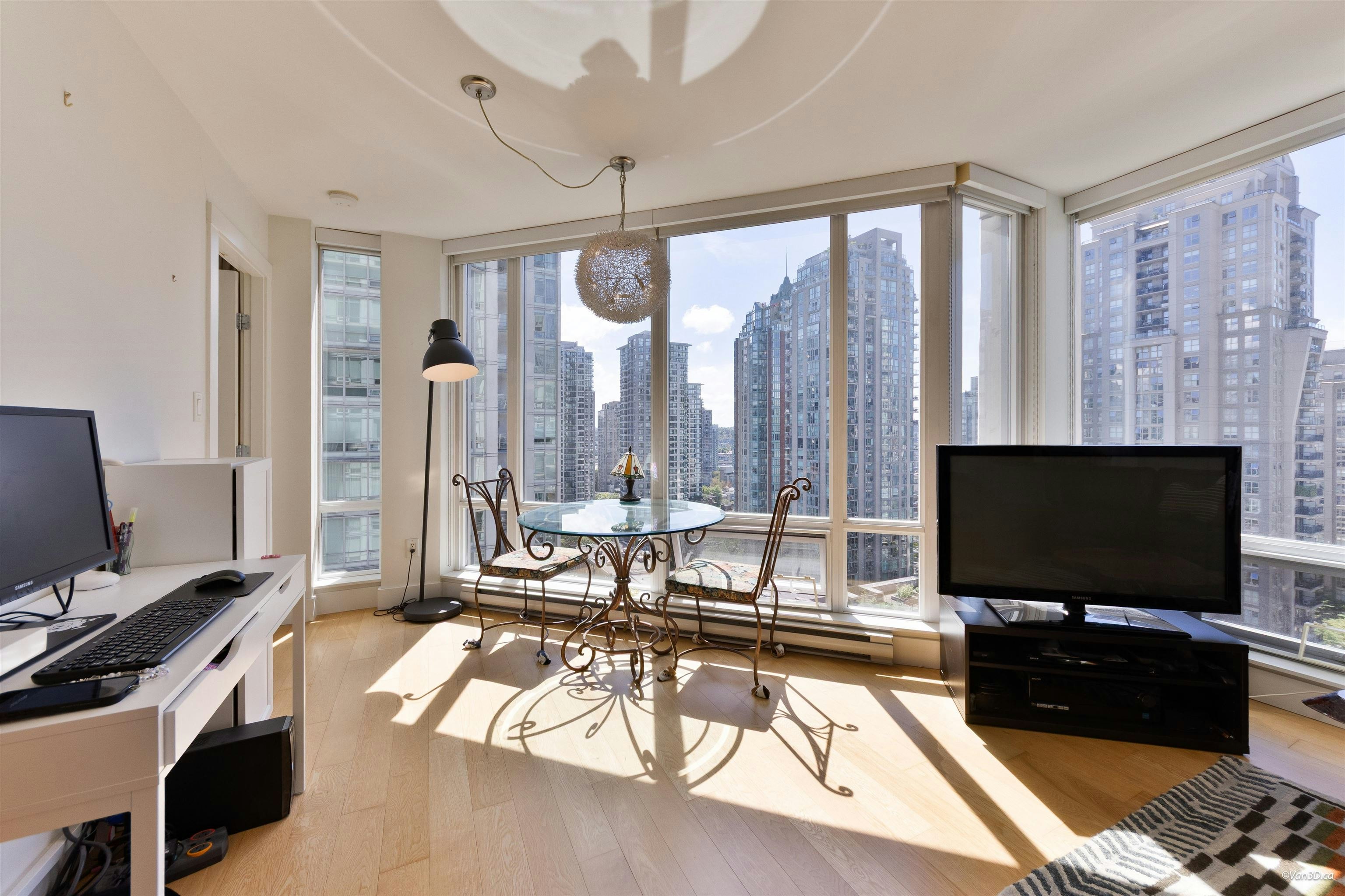 1501-565 Smithe Street, Vancouver, BC, V6B 0E4