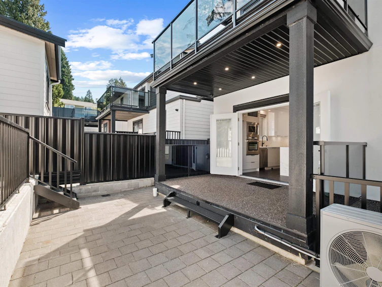 812 Montroyal Boulevard, North Vancouver, BC, V7R 2G6 - 10