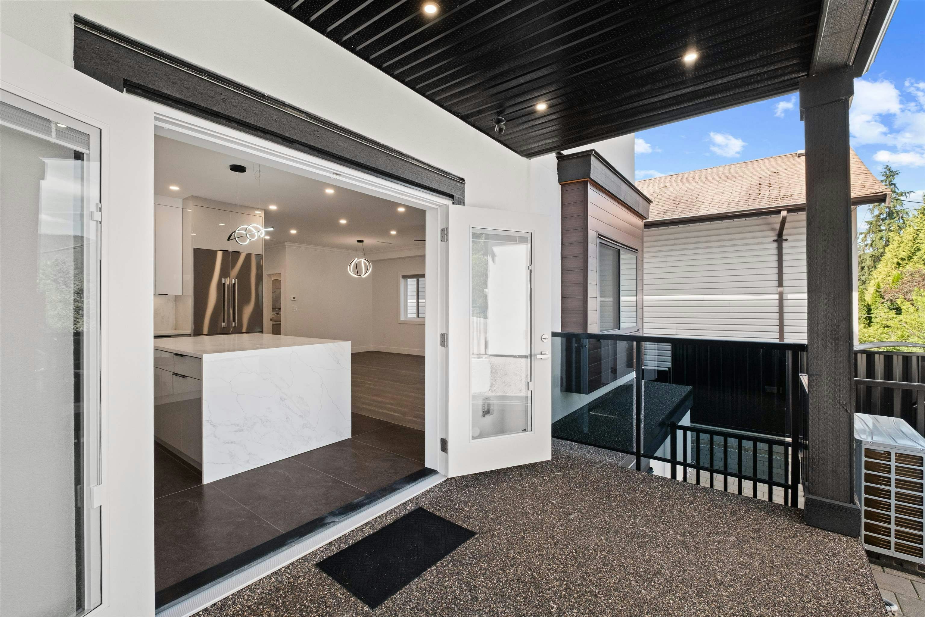 812 Montroyal Boulevard, North Vancouver, BC, V7R 2G6 - 9
