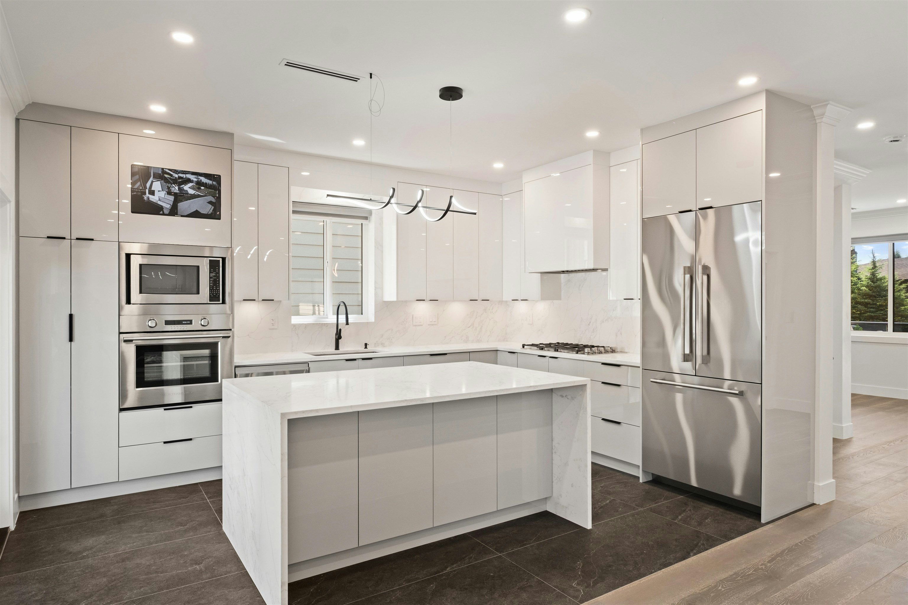 812 Montroyal Boulevard, North Vancouver, BC, V7R 2G6 - 6