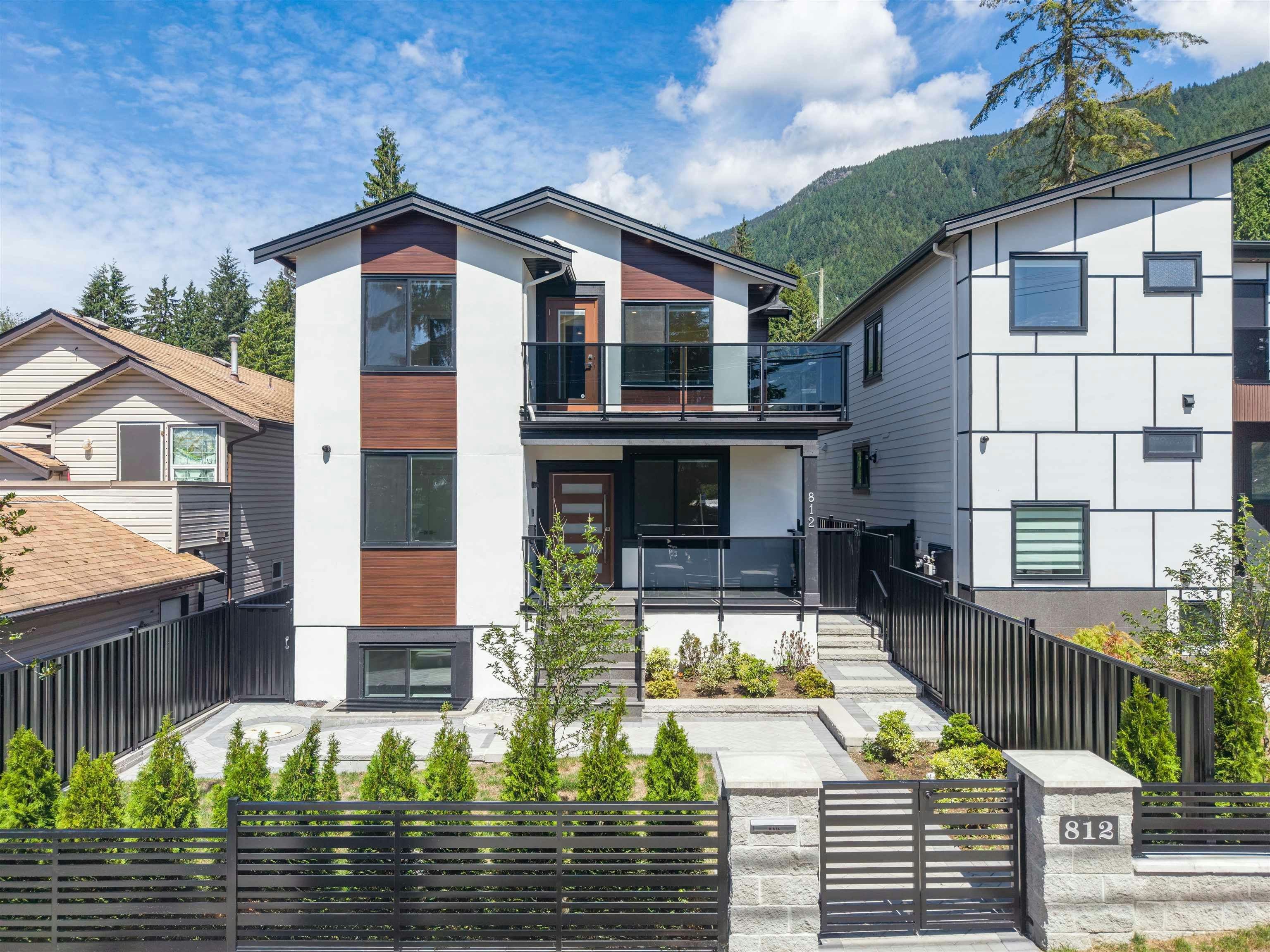 812 Montroyal Boulevard, North Vancouver, BC, V7R 2G6 - 2