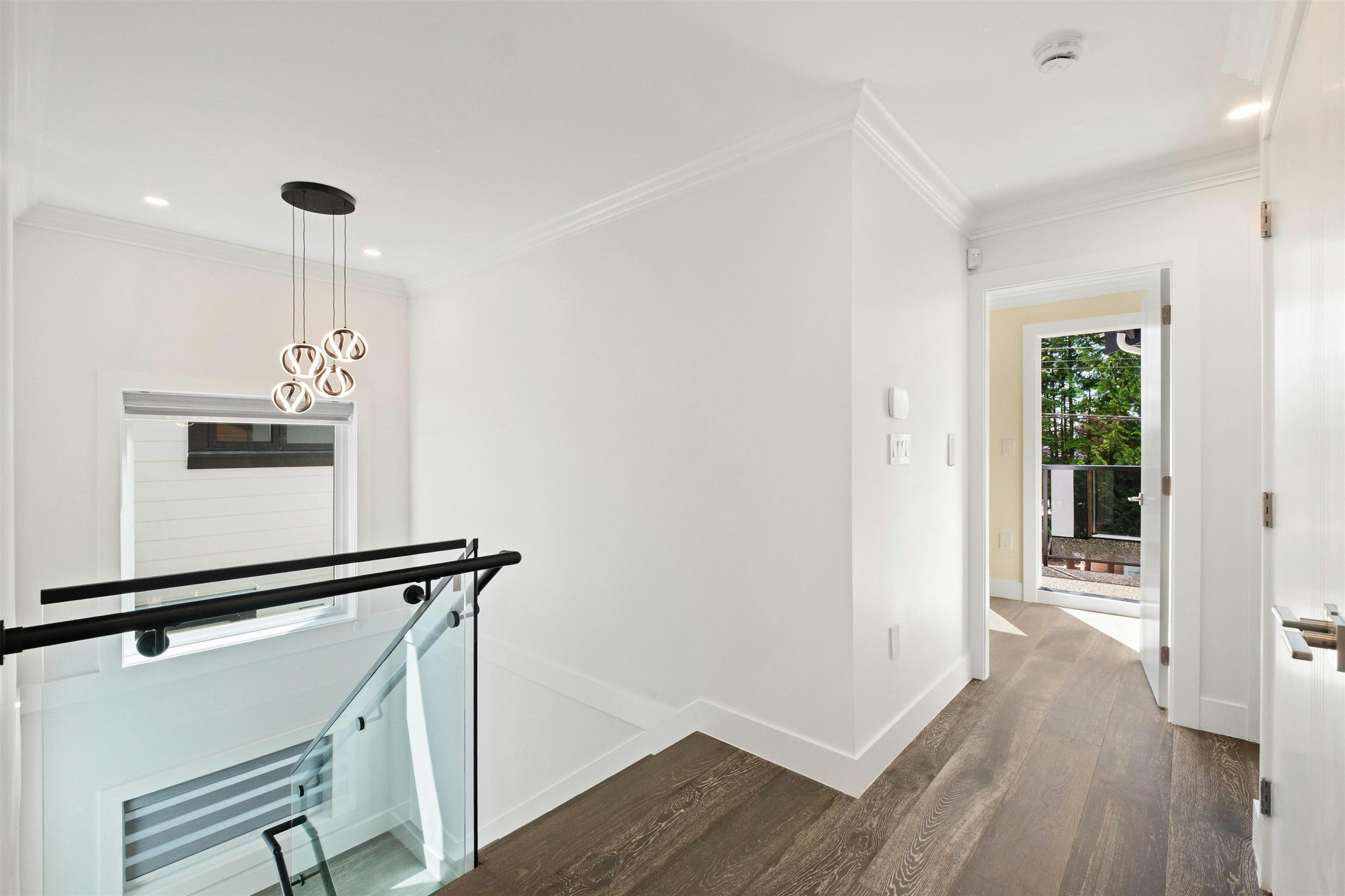 812 Montroyal Boulevard, North Vancouver, BC, V7R 2G6 - 12