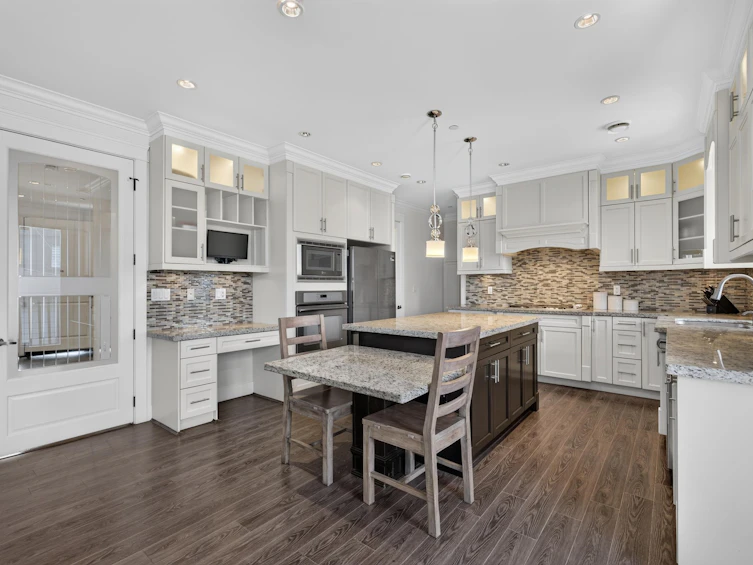 1010 E 55th Avenue, Vancouver, BC, V5X 1N9 - 8
