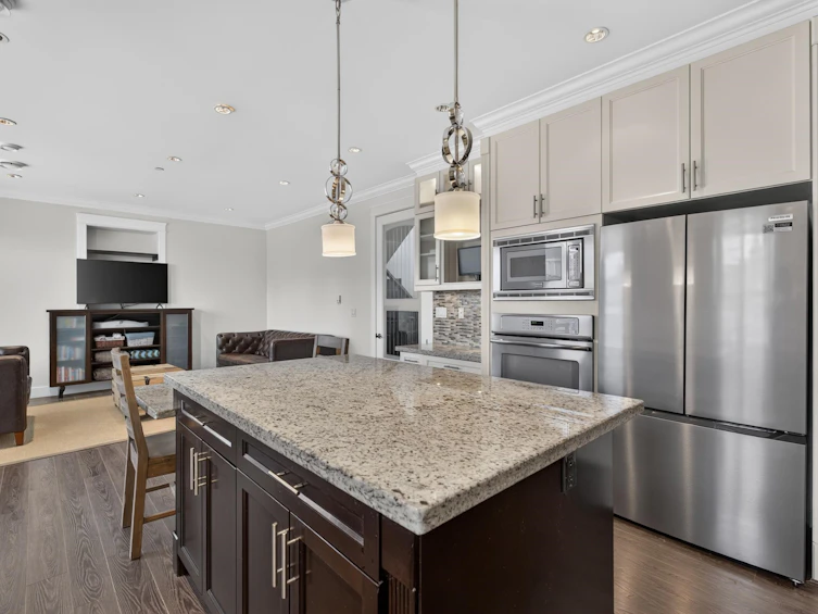 1010 E 55th Avenue, Vancouver, BC, V5X 1N9 - 11