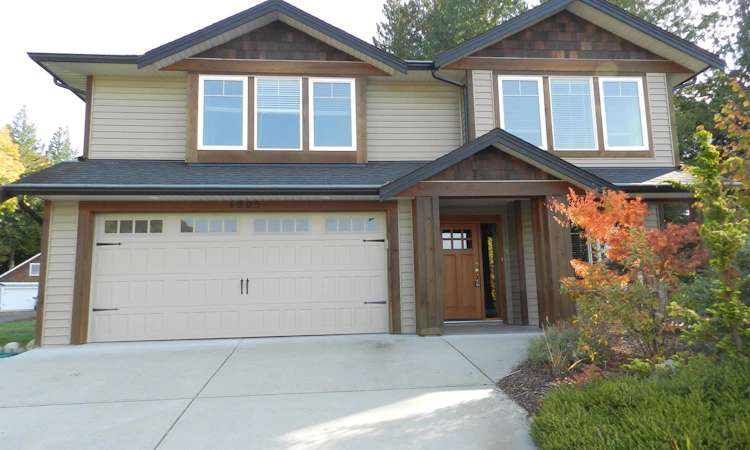 4995 Bay Road