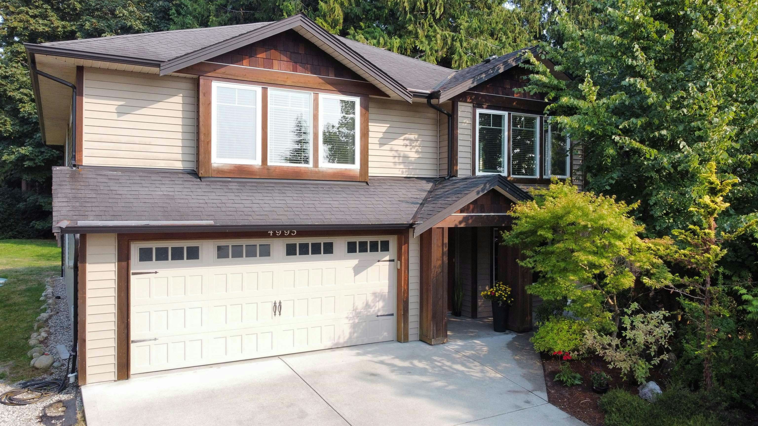 4995 Bay Road, Sechelt, BC, V7Z 0E9
