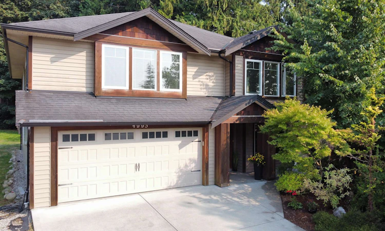 4995 Bay Road