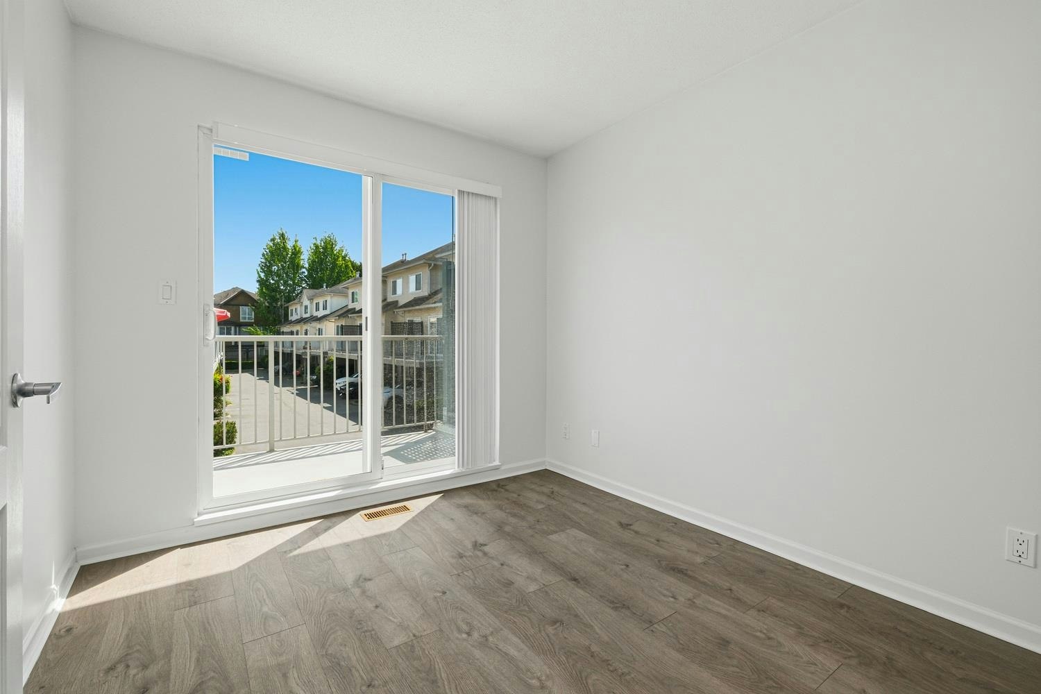 28-5900 Muir Drive - 4