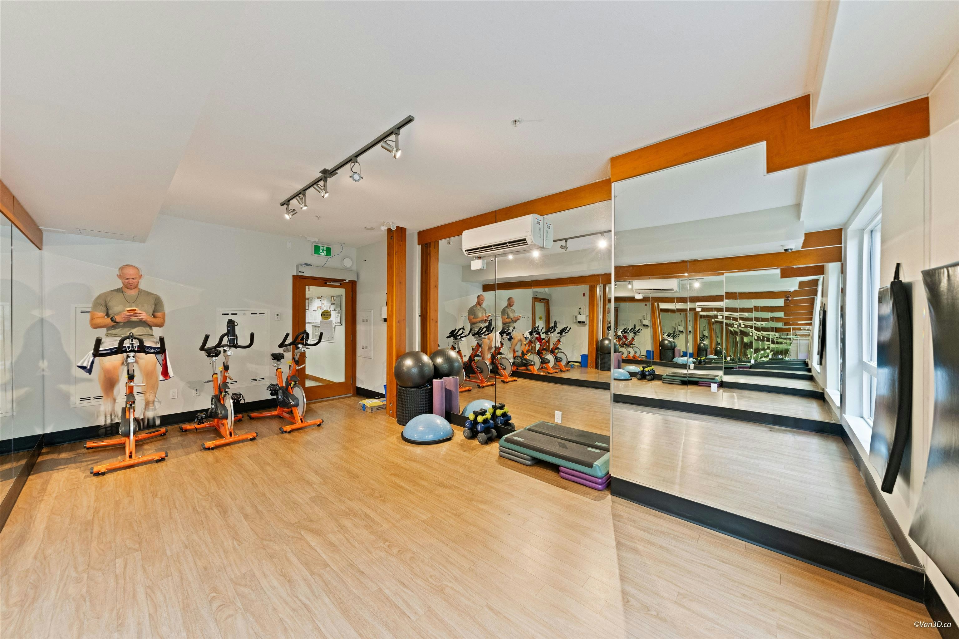 205-733 W 3rd Street, North Vancouver, BC, V7M 0C8 - 33