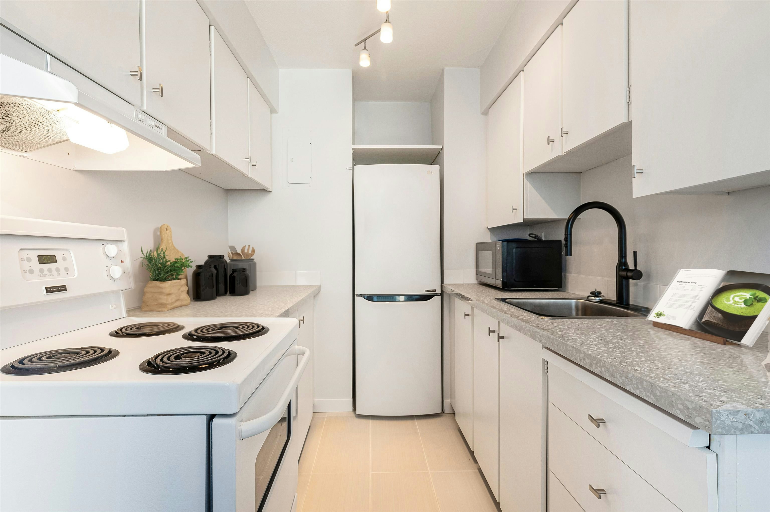 1505-1251 Cardero Street, Vancouver, BC, V6G 2H9 - 8